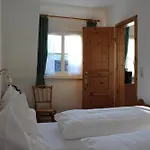 Weingut Loescher-erben Gaestehaus An Der Burg Lejlighed *