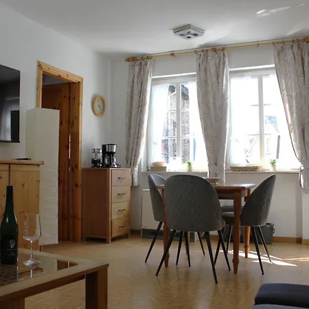 Weingut Loescher-erben Gaestehaus An Der Burg Daire Senheim