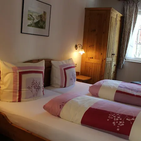 Weingut Loescher-erben Gaestehaus An Der Burg