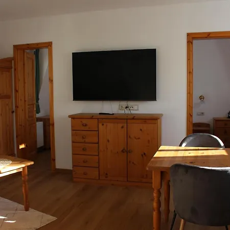 Weingut Loescher-erben Gaestehaus An Der Burg Daire