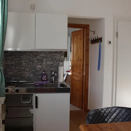 Weingut Loescher-erben Gaestehaus An Der Burg Daire Senheim