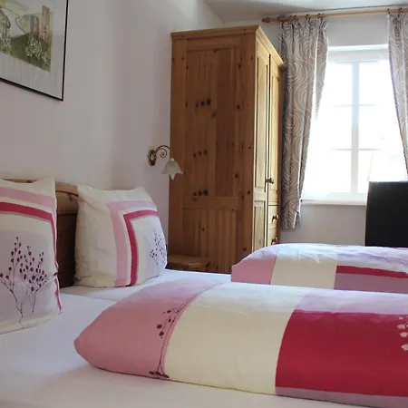 Daire Weingut Loescher-erben Gaestehaus An Der Burg Senheim