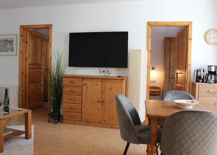 Weingut Loescher-erben Gaestehaus An Der Burg Daire *