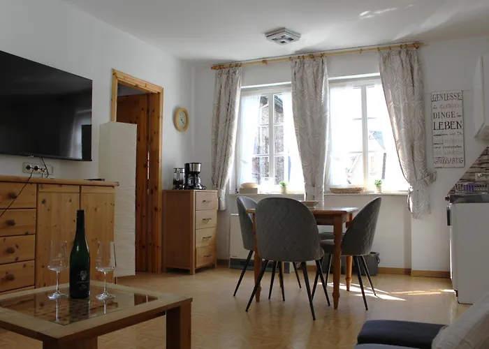 Weingut Loescher-erben Gaestehaus An Der Burg Daire Senheim