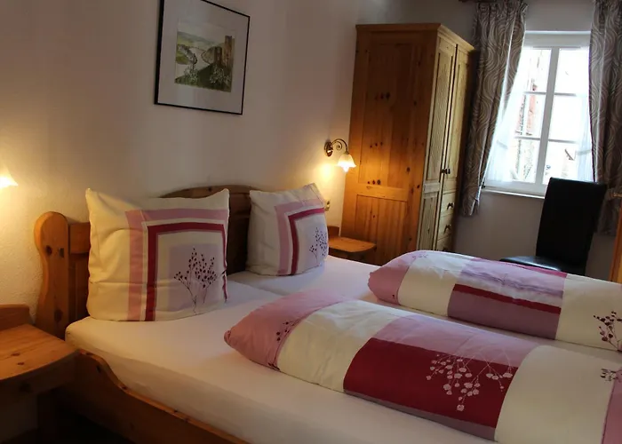 Weingut Loescher-erben Gaestehaus An Der Burg