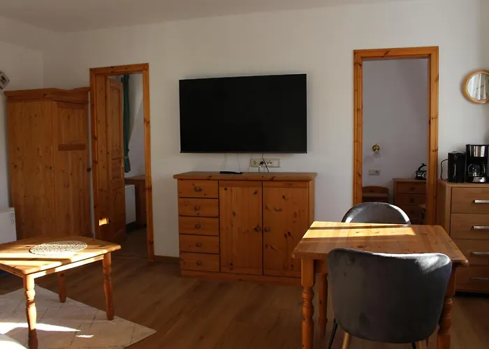 Weingut Loescher-erben Gaestehaus An Der Burg Daire