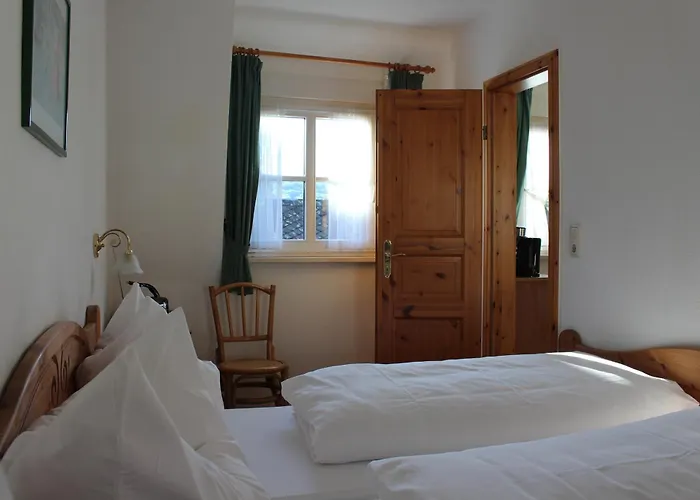 Weingut Loescher-erben Gaestehaus An Der Burg Daire *