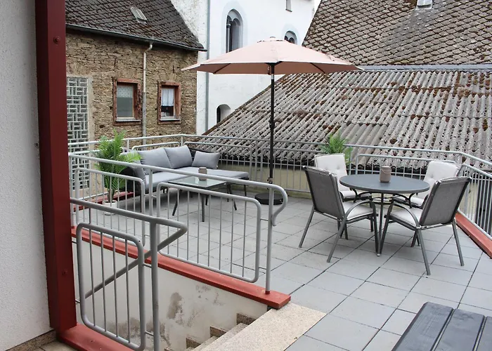 Weingut Loescher-erben Gaestehaus An Der Burg Daire Senheim