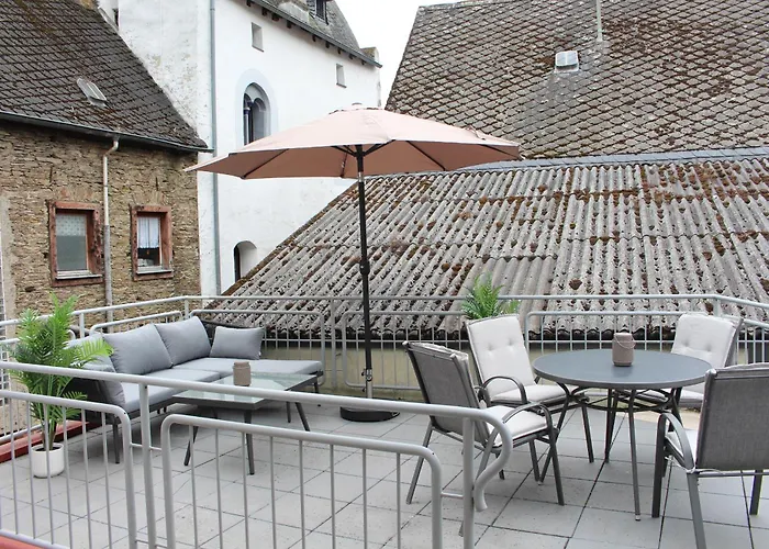 Weingut Loescher-erben Gaestehaus An Der Burg *