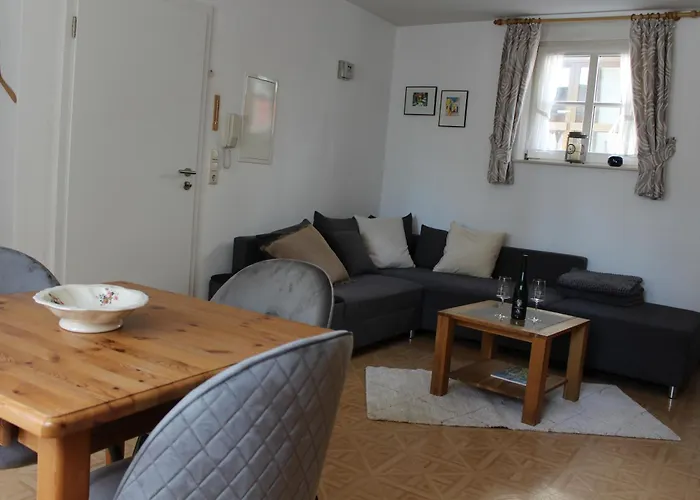 Weingut Loescher-erben Gaestehaus An Der Burg Daire